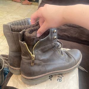 Tommy Hilfiger Combat Boots. Size 9!